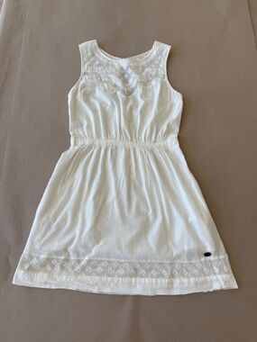 Quicksilver — NWOT Off-White Lace-Trim Sleeveless Dress — Size M